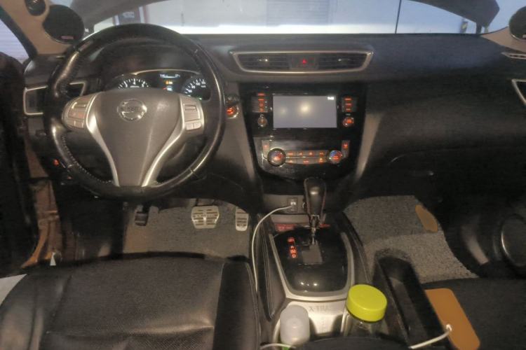Used Nissan X-Trail 2014 2.0L CVT Smart Edition 2WD Center Console
