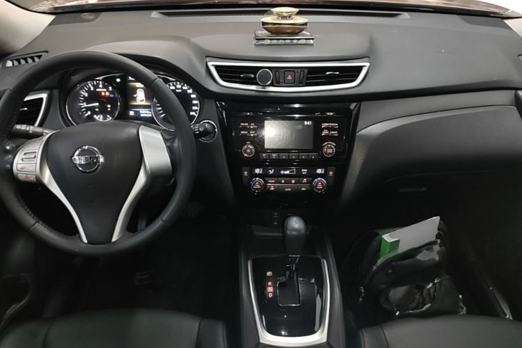 Used Nissan X-Trail 2014 2.0L CVT Comfort Edition 2WD Center Console