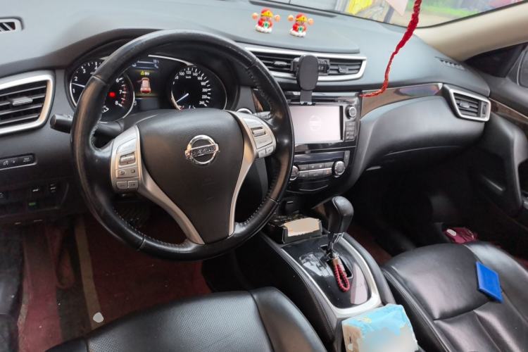 Used Nissan X-Trail 2014 2.5L CVT Ultimate Edition 4WD Center Console