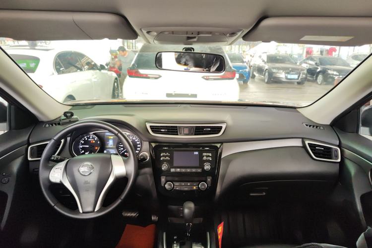 Used Nissan X-Trail 2014 2.0L CVT Comfort Edition 2WD Center Console