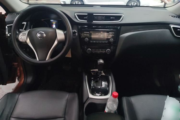 Used Nissan X-Trail 2014 2.5L CVT Luxury Edition 4WD Center Console