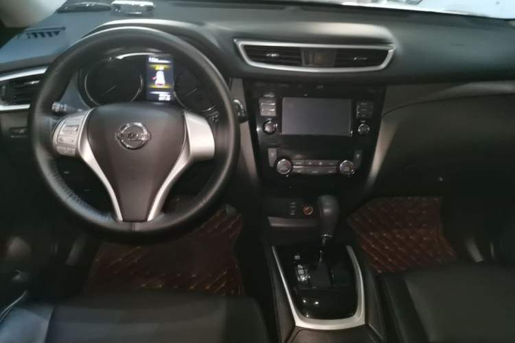 Used Nissan X-Trail 2014 2.0L CVT Comfort Edition 2WD Center Console