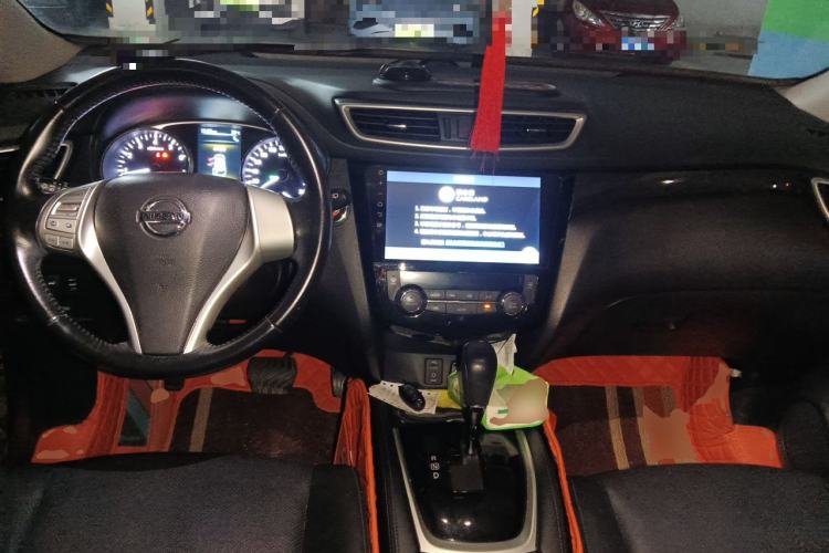 Used Nissan X-Trail 2014 2.5L CVT Luxury Edition 4WD Center Console