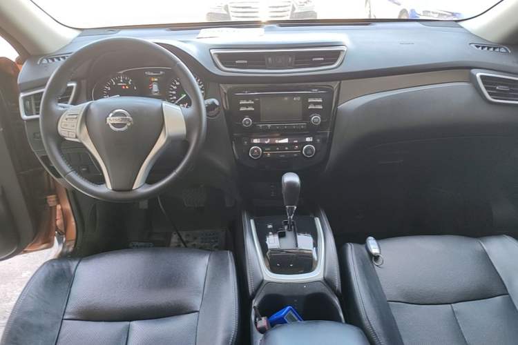 Used Nissan X-Trail 2014 2.0L CVT Comfort Edition 2WD Center Console