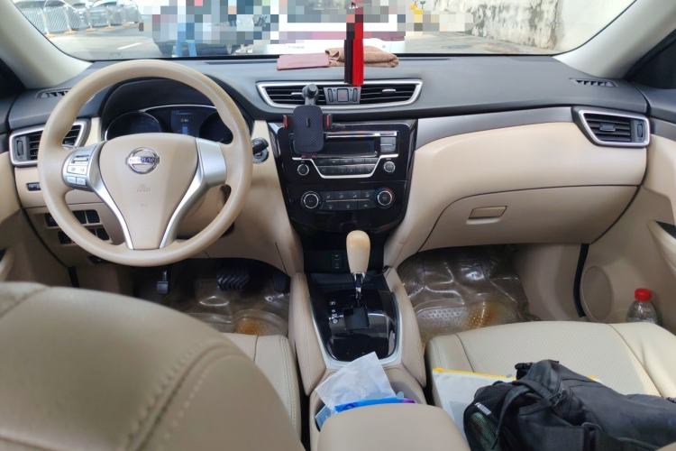 Used Nissan X-Trail 2014 2.0L CVT Fashion Edition 2WD Center Console