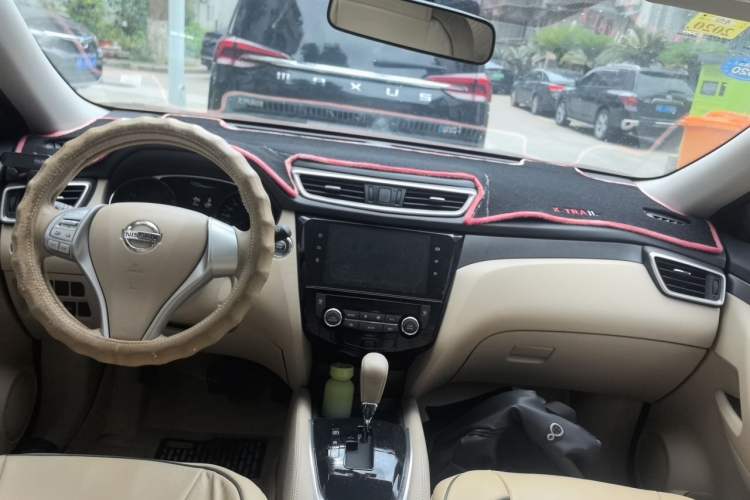 Used Nissan X-Trail 2014 2.0L CVT Comfort Edition 2WD Center Console