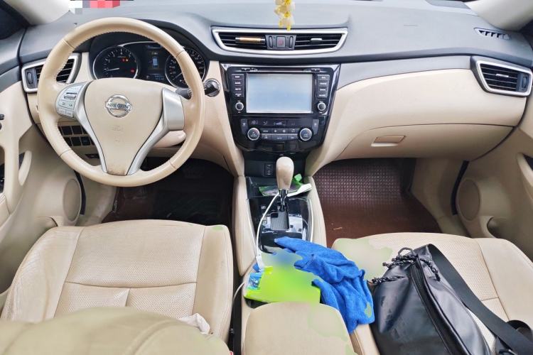 Used Nissan X-Trail 2014 2.0L CVT Comfort Edition 2WD Center Console