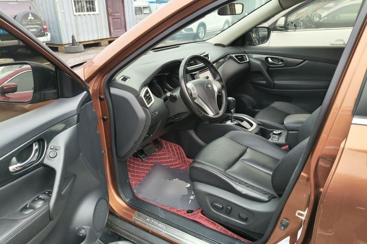 Used Nissan X-Trail 2014 2.5L CVT Leading Edition 4WD Driver Seat
