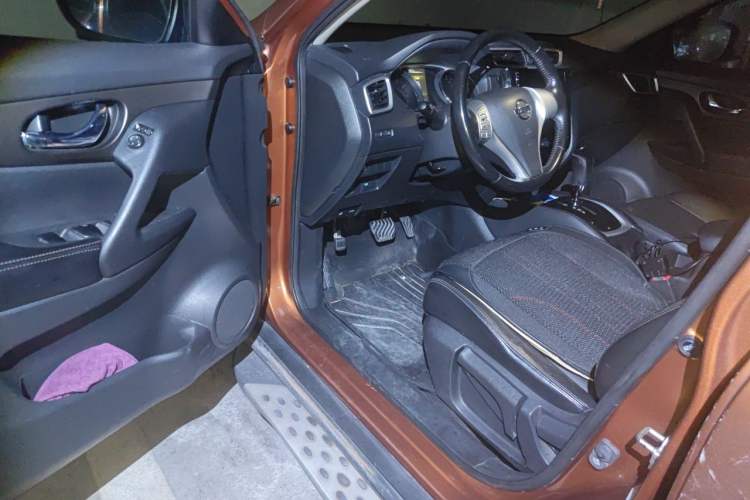 Used Nissan X-Trail 2014 2.0L CVT Comfort Edition 2WD Driver Seat