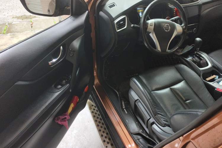Used Nissan X-Trail 2014 2.0L CVT Comfort Edition 2WD Driver Seat