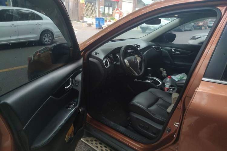 Used Nissan X-Trail 2014 2.5L CVT Luxury Edition 4WD Driver Seat
