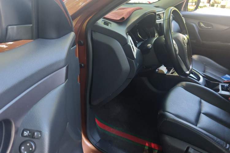 Used Nissan X-Trail 2014 2.0L CVT Comfort Edition 2WD Driver Seat