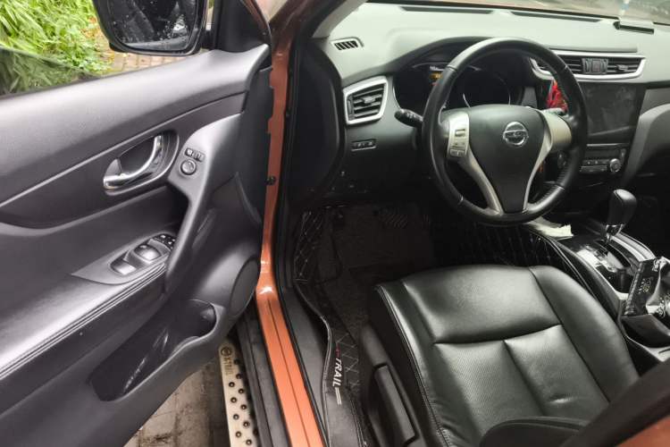 Used Nissan X-Trail 2014 2.0L CVT Comfort Edition 2WD Driver Seat