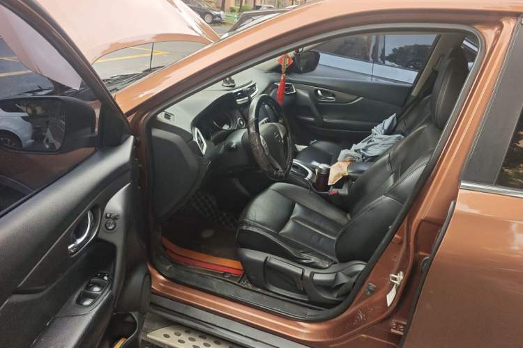 Used Nissan X-Trail 2014 2.0L CVT Comfort Edition 2WD Driver Seat
