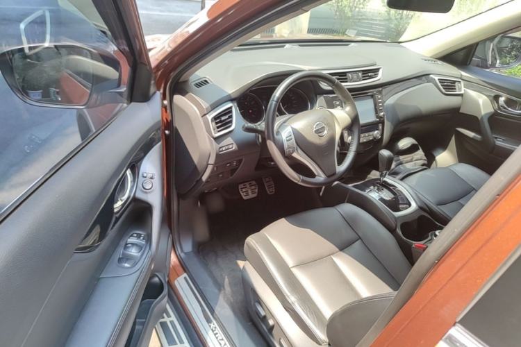 Used Nissan X-Trail 2014 2.5L CVT Luxury Edition 4WD Driver Seat
