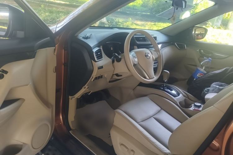Used Nissan X-Trail 2014 2.5L CVT Leading Edition 4WD Driver Seat