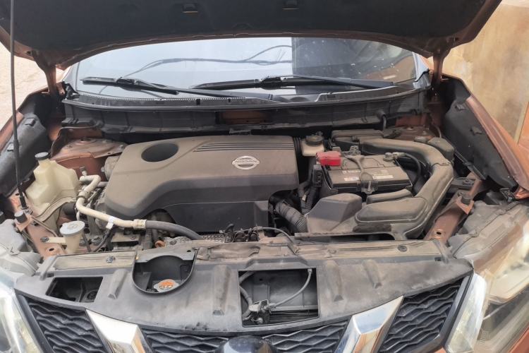 Used Nissan X-Trail 2014 2.5L CVT Ultimate Edition 4WD Engine Bay