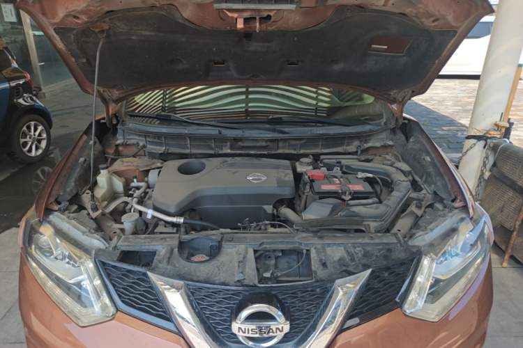 Used Nissan X-Trail 2014 2.5L CVT Ultimate Edition 4WD Engine Bay