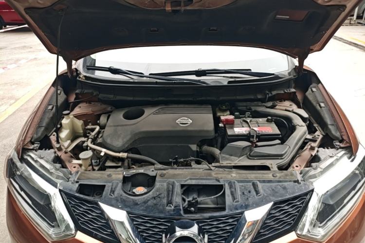 Used Nissan X-Trail 2014 2.5L CVT Leading Edition 4WD Engine Bay