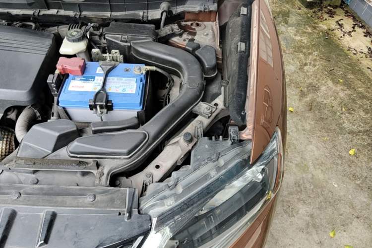 Used Nissan X-Trail 2014 2.5L CVT Leading Edition 4WD Engine Bay Left