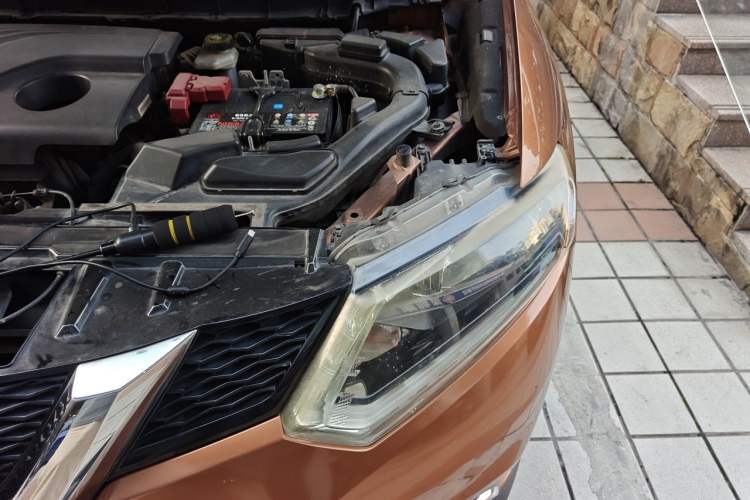 Used Nissan X-Trail 2014 2.0L CVT Comfort Edition 2WD Engine Bay Left