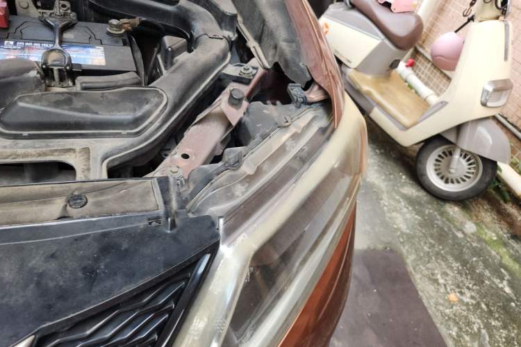 Used Nissan X-Trail 2014 2.0L CVT Comfort Edition 2WD Engine Bay Left