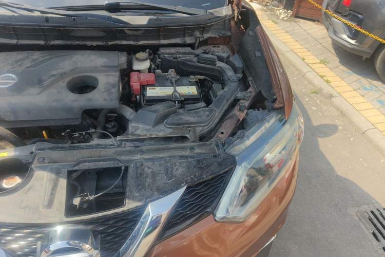 Used Nissan X-Trail 2014 2.0L CVT Comfort Edition 2WD Engine Bay Left