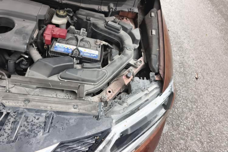 Used Nissan X-Trail 2014 2.0L CVT Comfort Edition 2WD Engine Bay Left
