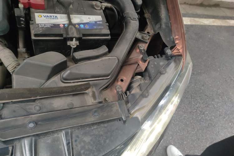 Used Nissan X-Trail 2014 2.5L CVT Luxury Edition 4WD Engine Bay Left