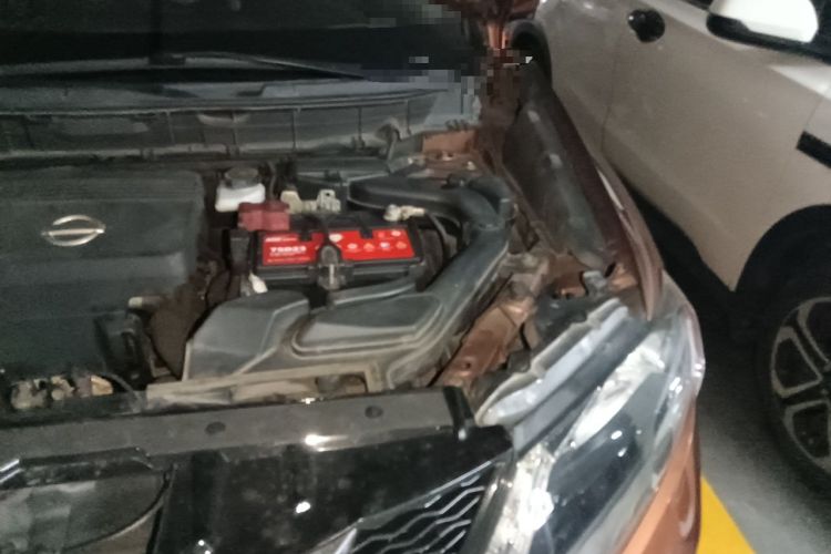Used Nissan X-Trail 2014 2.5L CVT Luxury Edition 4WD Engine Bay Left