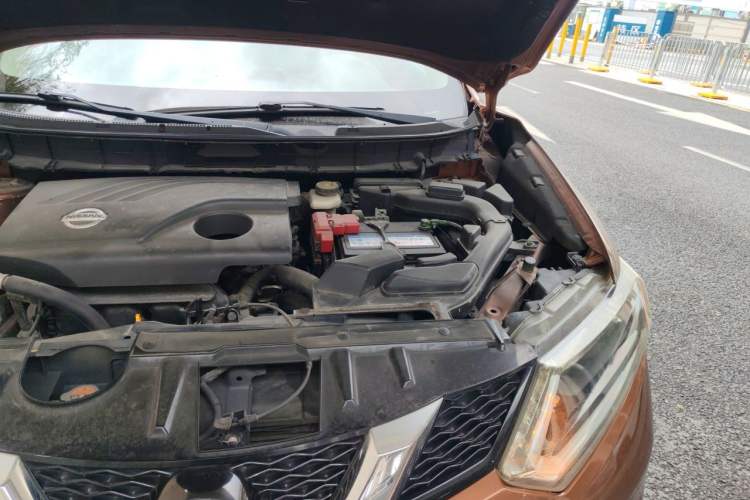 Used Nissan X-Trail 2014 2.0L CVT Fashion Edition 2WD Engine Bay Left