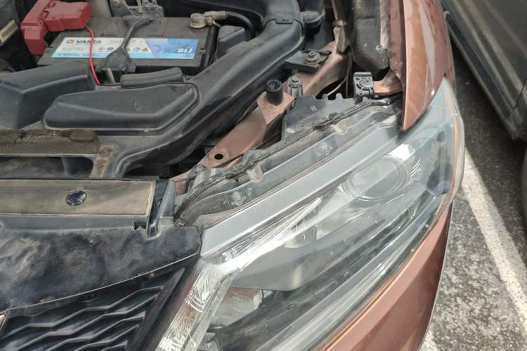 Used Nissan X-Trail 2014 2.0L CVT Comfort Edition 2WD Engine Bay Left