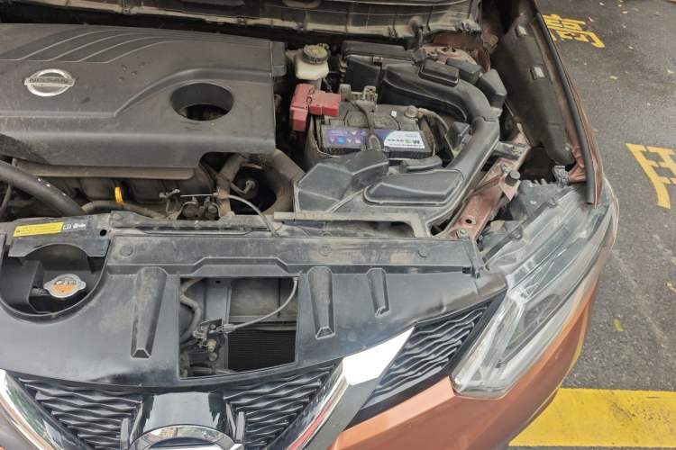 Used Nissan X-Trail 2014 2.0L CVT Comfort Edition 2WD Engine Bay Left