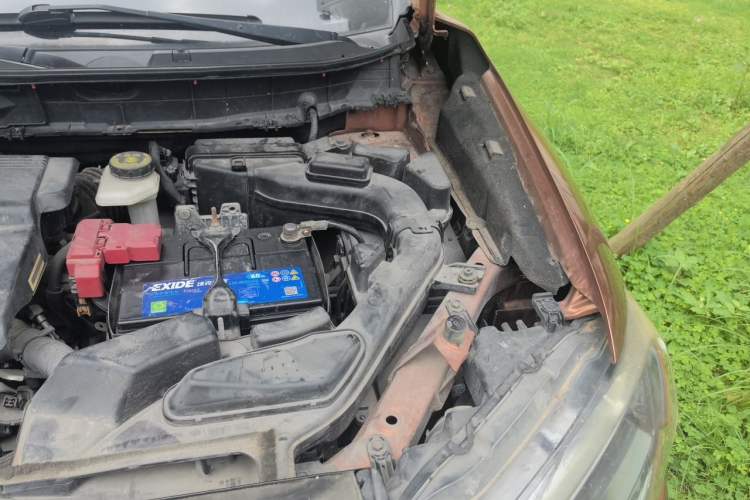 Used Nissan X-Trail 2014 2.0L CVT Comfort Edition 2WD Engine Bay Left