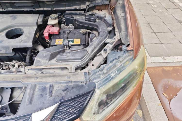 Used Nissan X-Trail 2014 2.0L CVT Comfort Edition 2WD Engine Bay Left