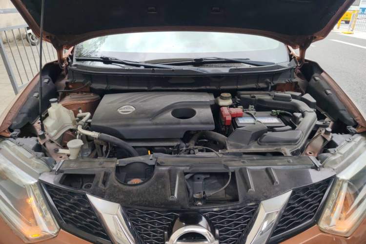 Used Nissan X-Trail 2014 2.0L CVT Fashion Edition 2WD Engine Bay