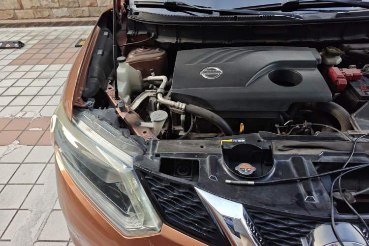 Used Nissan X-Trail 2014 2.0L CVT Comfort Edition 2WD Engine Bay Right