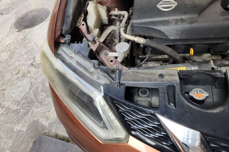 Used Nissan X-Trail 2014 2.0L CVT Comfort Edition 2WD Engine Bay Right