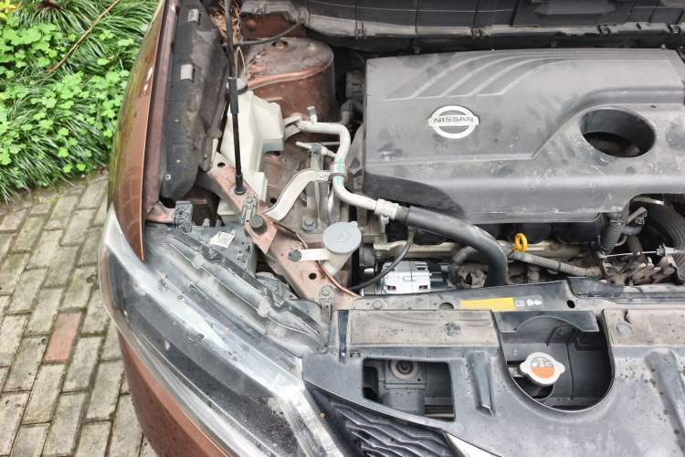 Used Nissan X-Trail 2014 2.0L CVT Comfort Edition 2WD Engine Bay Right