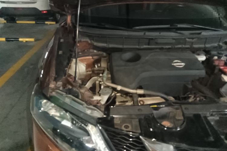 Used Nissan X-Trail 2014 2.5L CVT Luxury Edition 4WD Engine Bay Right