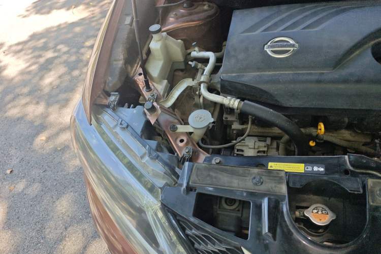 Used Nissan X-Trail 2014 2.0L CVT Comfort Edition 2WD Engine Bay Right