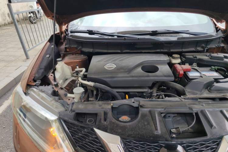 Used Nissan X-Trail 2014 2.0L CVT Fashion Edition 2WD Engine Bay Right