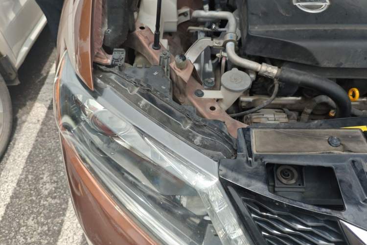 Used Nissan X-Trail 2014 2.0L CVT Comfort Edition 2WD Engine Bay Right