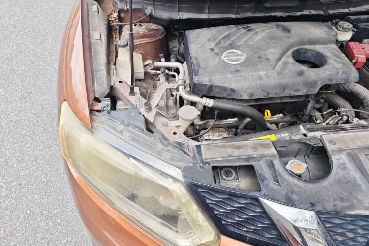 Used Nissan X-Trail 2014 2.0L CVT Comfort Edition 2WD Engine Bay Right