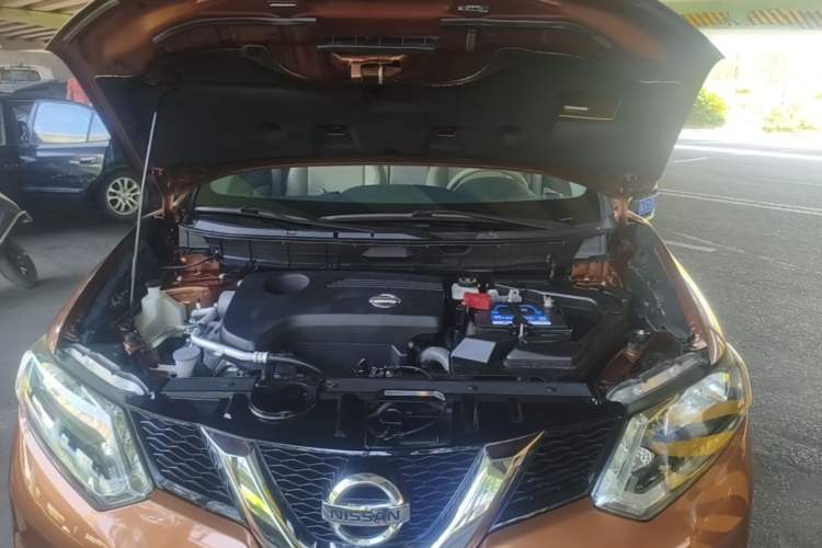 Used Nissan X-Trail 2014 2.5L CVT Leading Edition 4WD Engine Bay