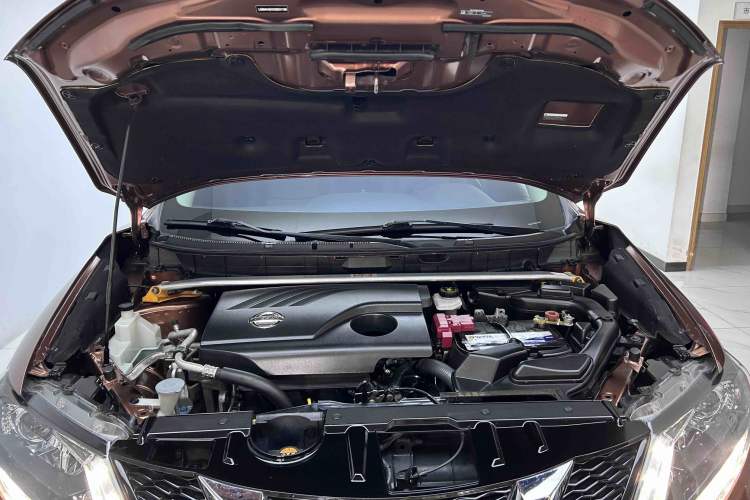 Used Nissan X-Trail 2014 2.0L CVT Comfort Edition 2WD Engine Bay
