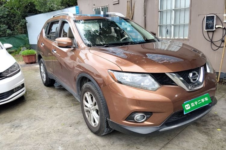 Used Nissan X-Trail 2014 2.5L CVT Leading Edition 4WD Front Right 45 Deg
