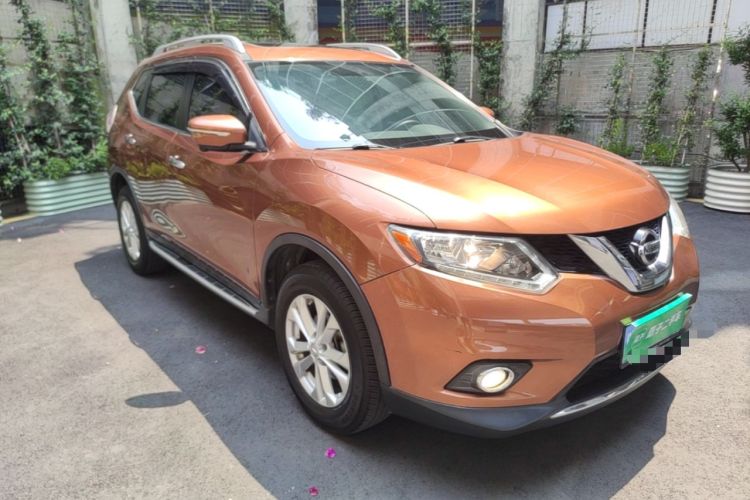 Used Nissan X-Trail 2014 2.5L CVT Luxury Edition 4WD Front Right 45 Deg