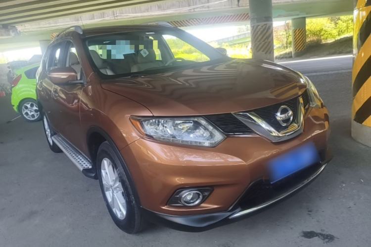 Used Nissan X-Trail 2014 2.5L CVT Leading Edition 4WD Front Right 45 Deg