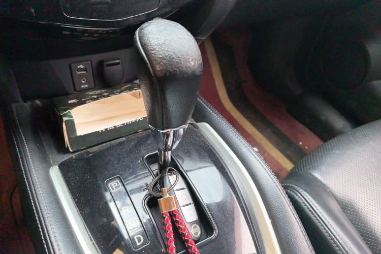 Used Nissan X-Trail 2014 2.5L CVT Ultimate Edition 4WD Gear Lever